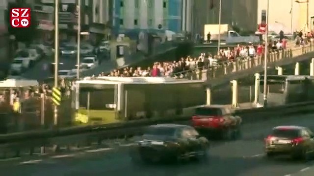 Şişli'de metrobüs yangını