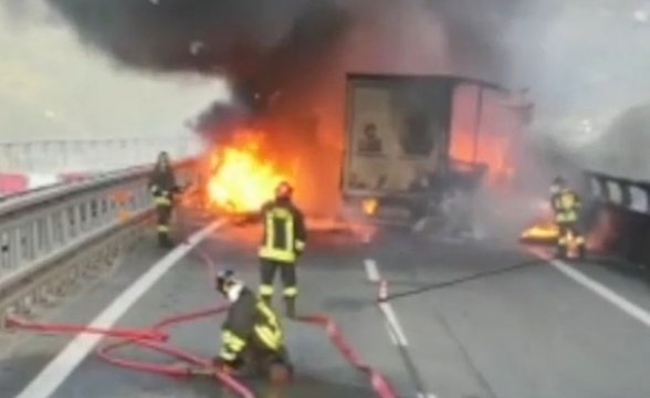 Bardonecchia (TO) - Scontro fra 3 Tir e un'auto: morto camionista (30.09.19)