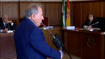 El empresario que simulo besar a la diputada de Podemos, Teresa Rodríguez, es condenado por delito sexual