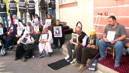 HDP Önünde Eylem Yapan Ailelere 85’lik Deden Destek Ziyareti