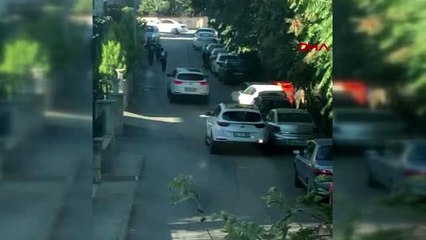 Maskeli hırsızlar, otomobilin camını kırıp çantayı çaldı, o anlar bir vatandaş görüntüledi