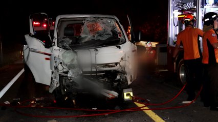 함평서 트랙터·화물차 충돌...3명 사상 / YTN