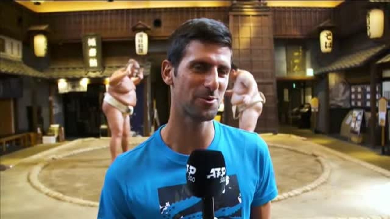 Novak Djokovic se atreve con el sumo