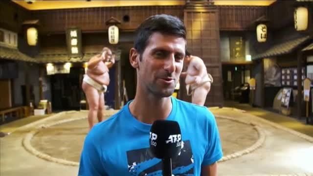 Novak Djokovic se atreve con el sumo