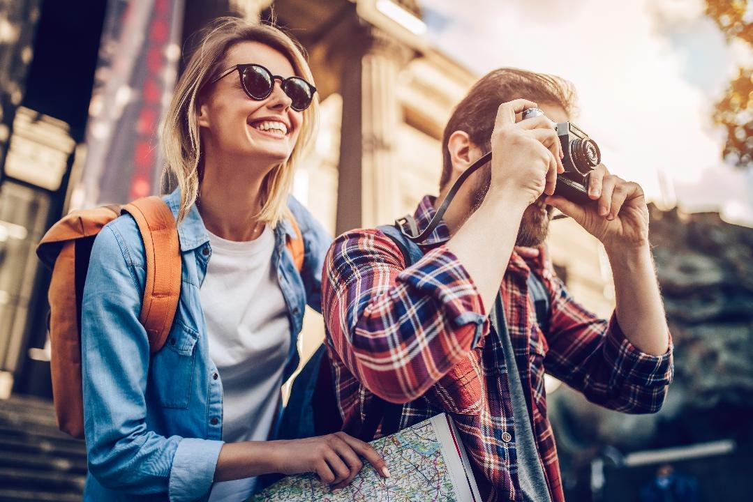 These Compact Cameras Shoot Like DSLRs and Take Up Half the Suitcase Space
