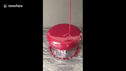 German chef creates mesmerizing mirror glazed cake