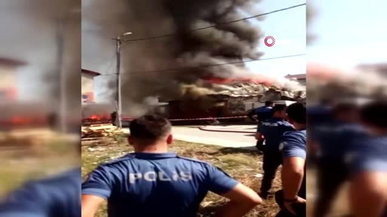 Avcılar Yeşilkent Mahallesi'nde bulunan iki gecekonduda yangın çıktı.