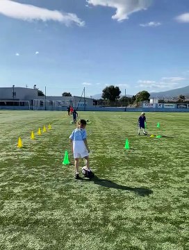#FémininesSectionJeunes Née entre 2012 et 2009, rendez-vous comme mercredi dernier à 10H30, au Stade François Monti avec Émilie Lacotte. Les plus âgées, ont elles rendez vous à 15h00.