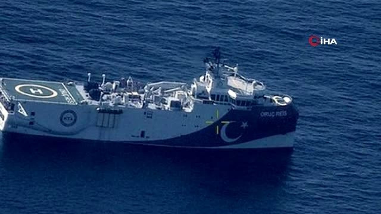 Fatih Sondaj ve Oruçreis Araştırma Gemileri deniz karakol uçakları ve İHA'ların eşliğinde Deniz...