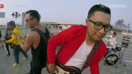 Romance - Bertahan (Official Music Video NAGASWARA) #music