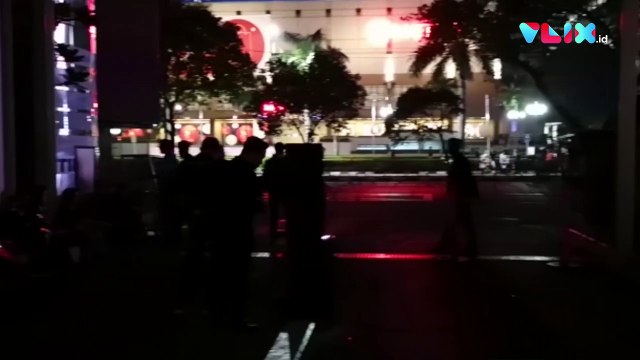 Video Mencekam Rusuh Massa, Pengunjung Mall Terjebak