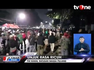 Lintasi Barikade Brimob, TNI Kawal Ratusan Massa Pulang