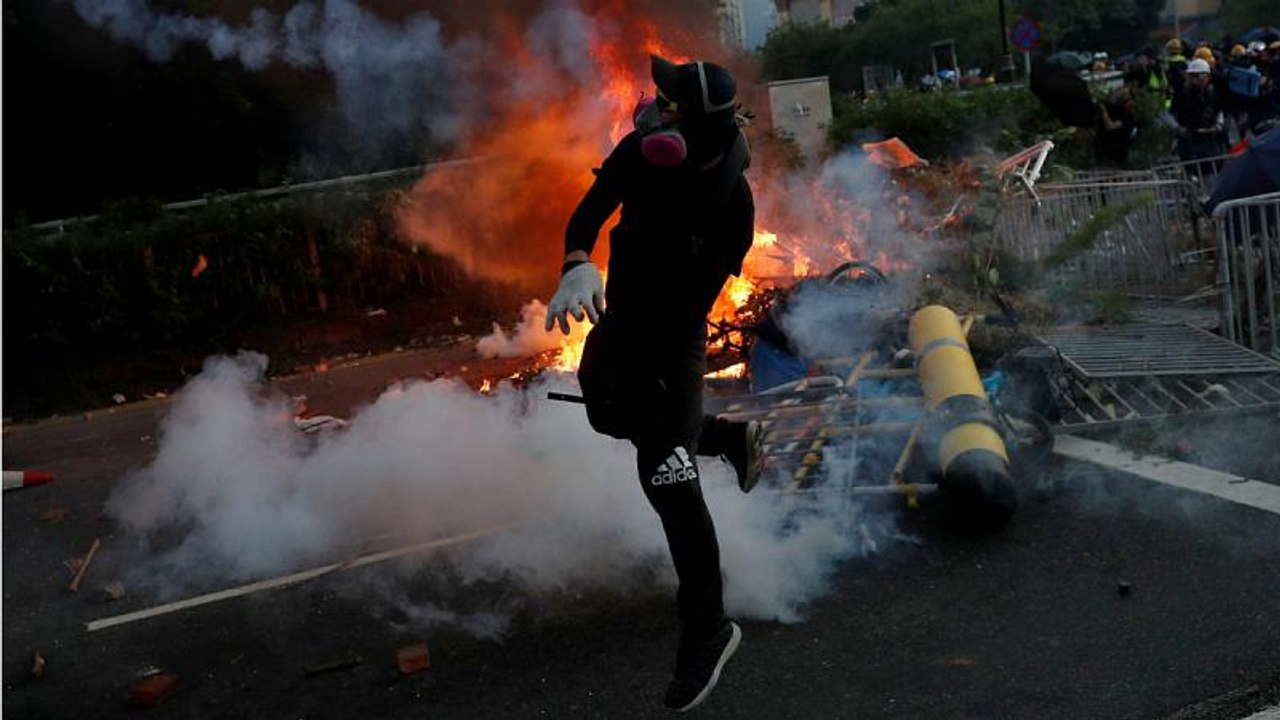 استفاده از گلوله جنگی علیه تظاهرکنندگان هنگ‌ کنگی برای اولین بار