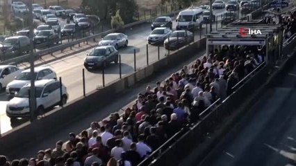 Download Video: Altunizade metrobüs durağında yoğunluk