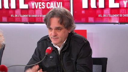 "Chaque seconde aurait dû être la dernière" : Riss revient sur l'attentat de "Charlie Hebdo"