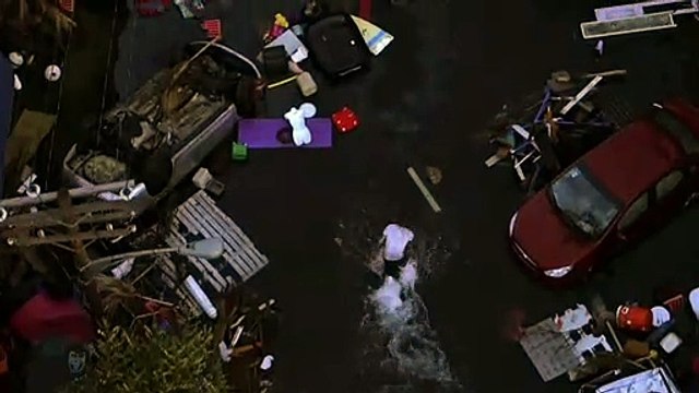 911 S03E03 The Searchers