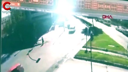 Esenyurt'taki motosikletli kapkaççılar kamerada