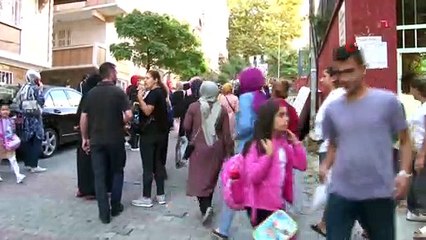 Hasarlı okulun öğrencileri, yeni okulunda ders başı yaptı