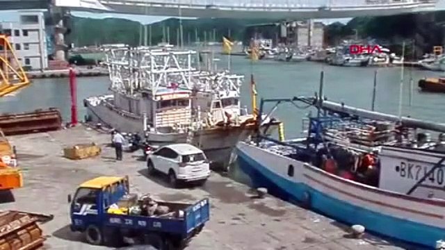 Köprü çöktü, araçlar suya gömüldü !