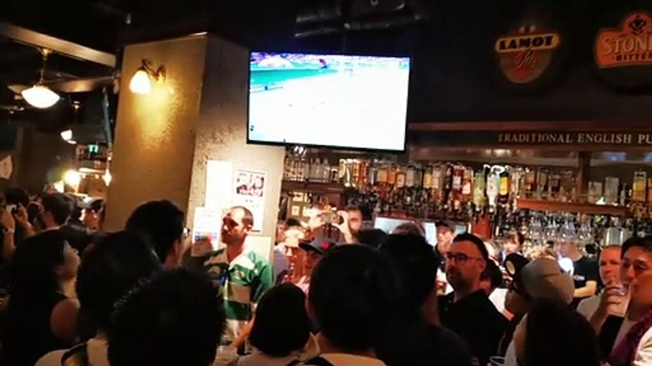 La victoire du Japon sur l'Irlande dans un pub à Osaka
