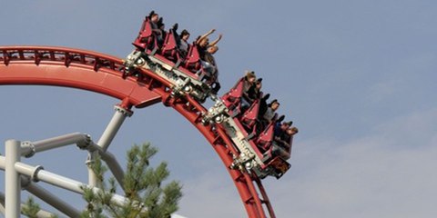 Vídeo viral: Momento exacto del accidente mortal en el que se descarrila un carrito de montaña rusa