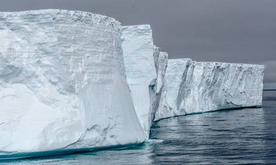 Un iceberg de 15 fois la taille de Paris se détache en Antarctique