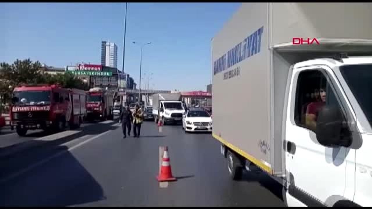 Avcılar'da özel halk otobüsü kaza yaptı 3 yaralı