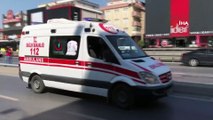 İstanbul’da Avcılar E-5 karayolu yan yolda Cihangir mevkiinde kontrolden çıkan özel halk otobüsü kaldırıma çıktı. Kazada çok sayıda yaralı olduğu öğrenildi.