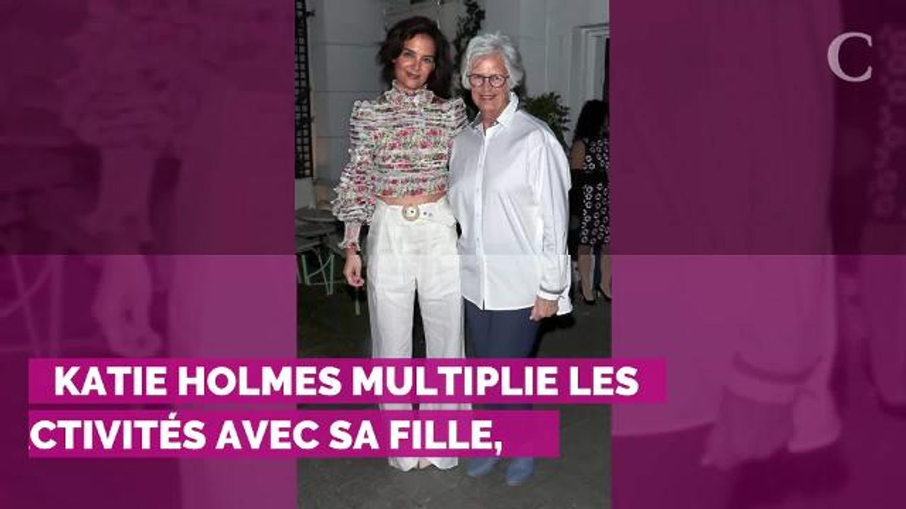 PHOTOS. Suri Cruise s'accorde une balade dans les rues de New York sans sa mère Katie Holmes