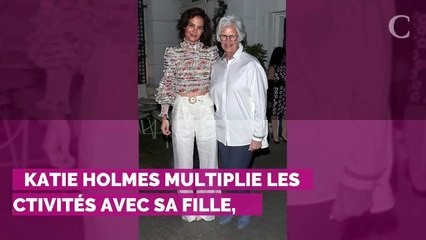 PHOTOS. Suri Cruise s'accorde une balade dans les rues de New York sans sa mère Katie Holmes