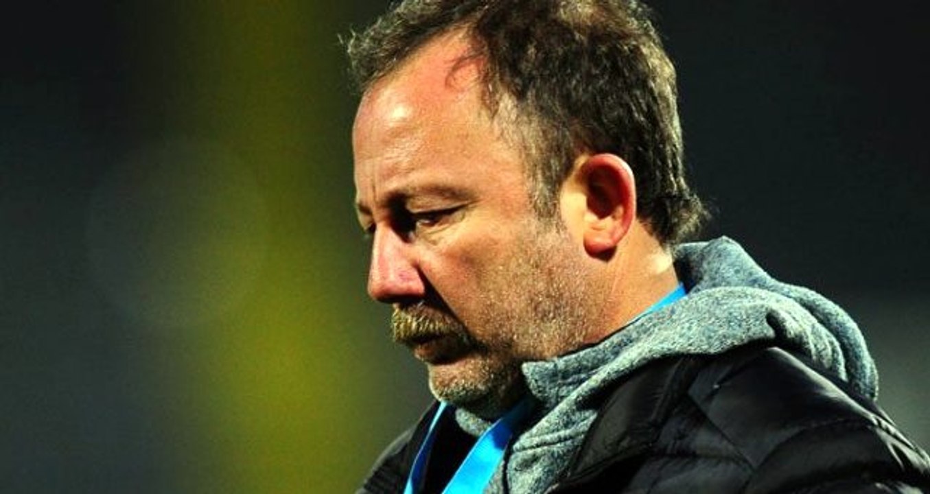 Sergen Yalçın, antrenman öncesi oyuncularıyla toplantı yaptı