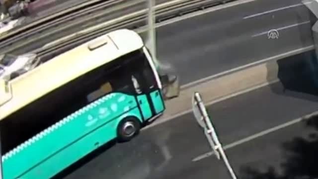 Avcılar'da midibüs kazası