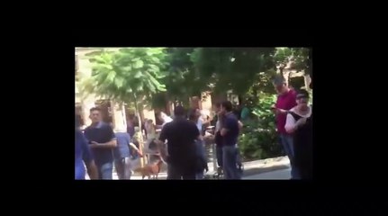 Una señora se enfada en pleno acto independentista: "¡Dejad a los críos en paz, que les metéis veneno, gentuza!"