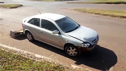 Carros batem e um capota na BR-277, em Santa Tereza do Oeste
