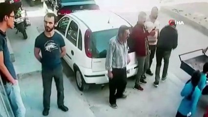 Rahatsızlanan buzağıyı seyyar arabayla veterinere böyle götürdü