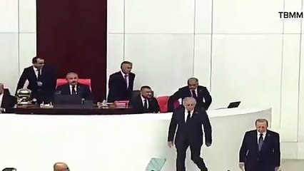 Meclis'in açılışın Erdoğan içeri girince CHP'liler ayağa kalkmadı