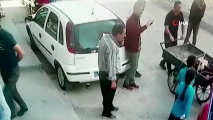 Rahatsızlanan buzağıyı seyyar arabayla veterinere böyle götürdü