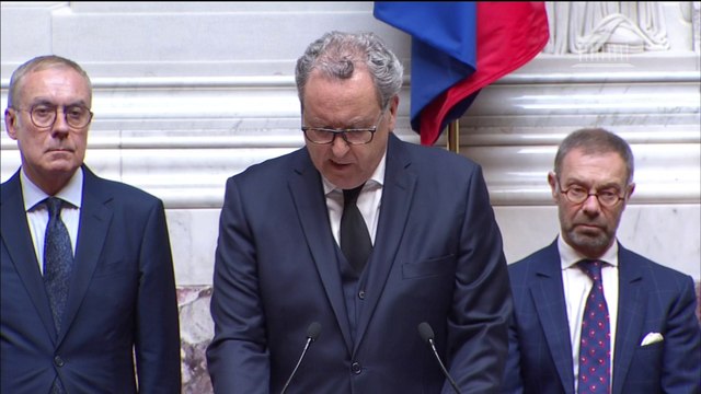 Une plaque commémorative au nom de Jacques Chirac sera apposée sur le siège qu'il occupait à l'Assemblée Nationale