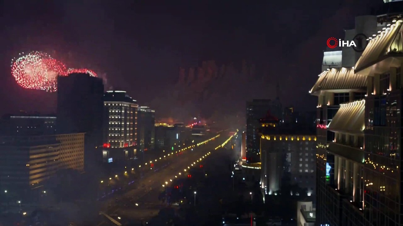 - Çin’de kuruluş kutlamalarında muhteşem havai fişek gösterisi