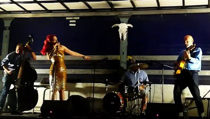 Sui & The Electroshocks - Save Your Kisses / Whistle Wait (2019)