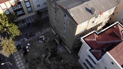 Bağcılar’da depremde hasar alan bir bina boşaltıldı
