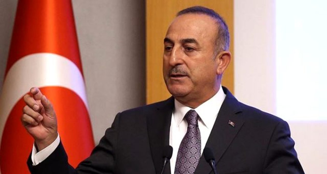 Çavuşoğlu'ndan Macron'a çok sert sözler: Ayakları pislik içinde gömülüyken öten horoza benzetiyorum