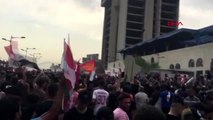 Irak polisi, protestoculara biber gazı ve tazyikli suyla müdahale etti