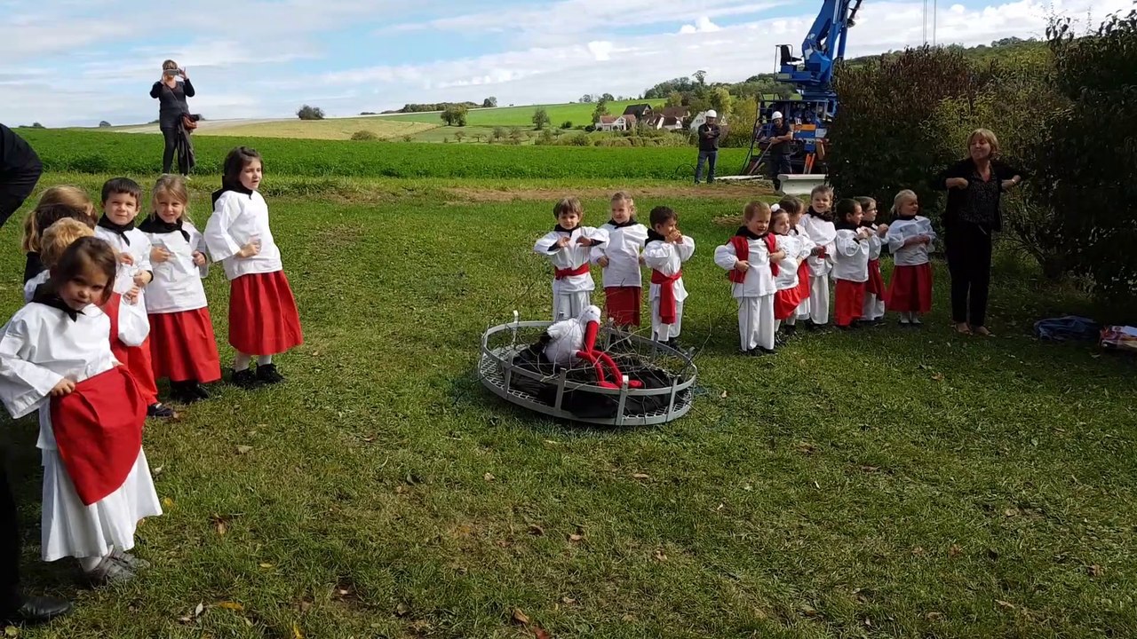 Aspach : Un spectacle pour accueillir l'installation du nid de cigognes
