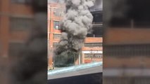 Arden cientos de vehículos eléctricos en un almacén de Vizcaya