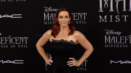 Скачать видео: Annie Wersching “Maleficent: Mistress of Evil” World Premiere Red Carpet