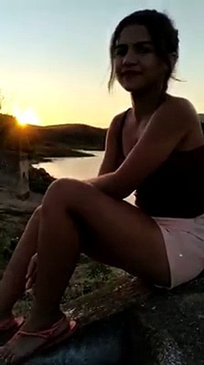 Jovem de 17 anos da região de Poço Dantas que sonha em ser cantora profissional, viraliza nas redes sociais