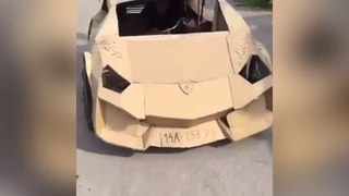 Un homme s'est fabriqué sa Lamborghini en carton !