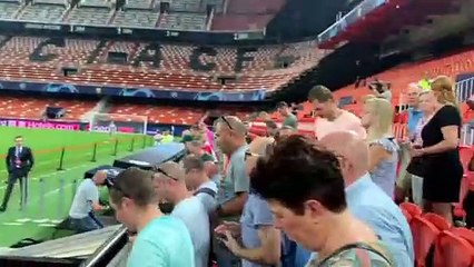 Aficionados del Ajax en Mestalla