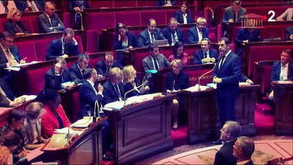 Incendie d'une usine à Rouen : la communication du gouvernement en question